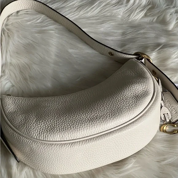 CC439 - Coach Luna Shoulder Bag - Picture 6 of 13